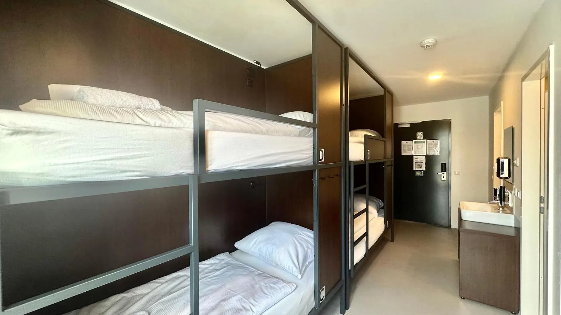 Ar City Hotel برلين بيت شباب